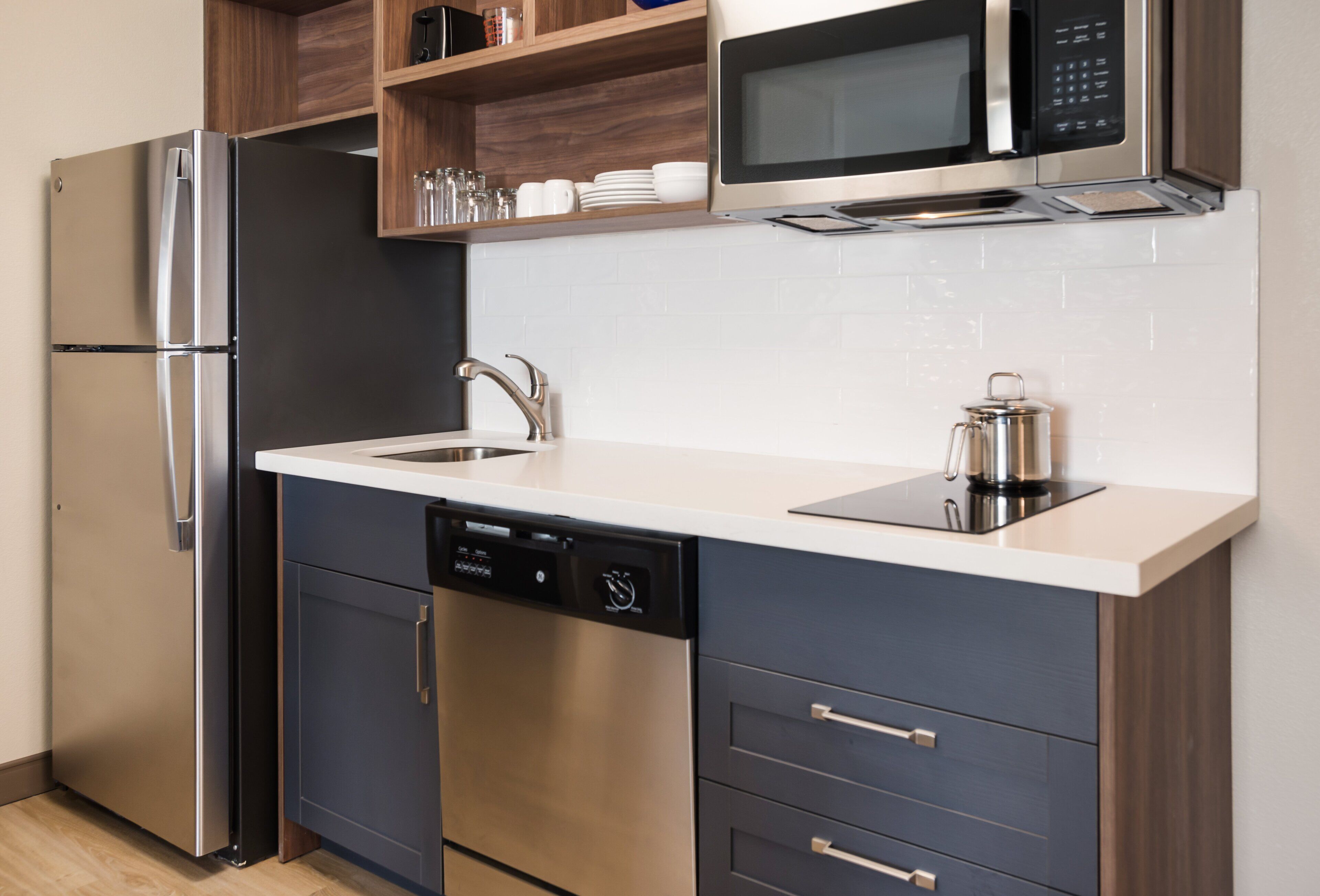 Desk, laptop workspace, iron/ironing board, free WiFi