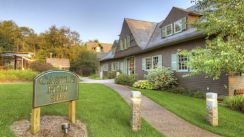 Sauna, aromatherapy, hot stone massages, deep-tissue massages