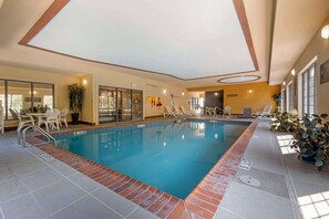 Indoor pool - Comfort Suites Elizabethtown (Elizabethtown)
