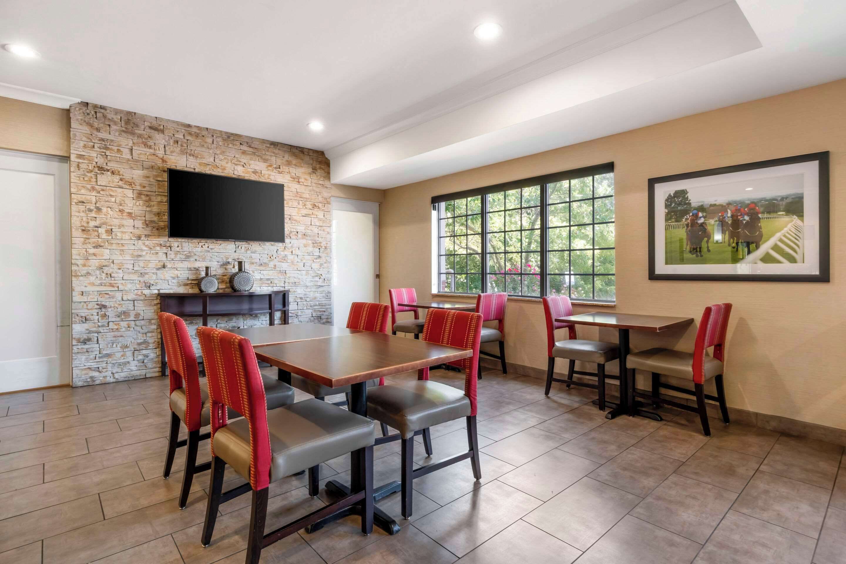 Free buffet breakfast 