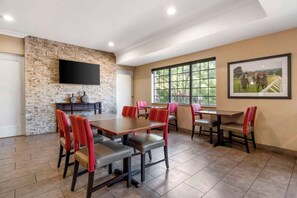 Free buffet breakfast - Comfort Suites Elizabethtown (Elizabethtown)