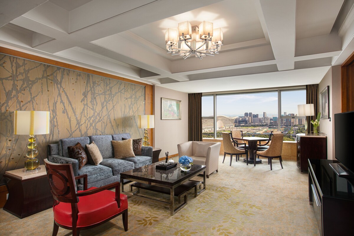 Suite, 1 habitación, con acceso al salón lounge del club | Ropa de cama hipoalergénica, edredón y minibar 