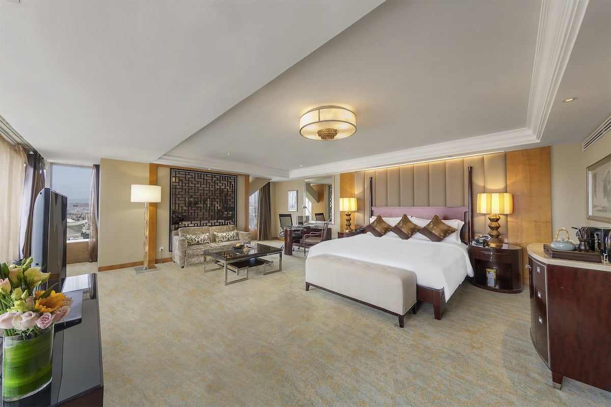 Suite, 1 King-Bett, barrierefrei, Zutritt zur Club Lounge (Dining Area) | 1 Schlafzimmer, Allergikerbettwaren, Daunenbettdecken, Minibar
