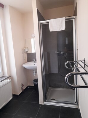 Double Room | Desk, soundproofing, iron/ironing board, free cribs/infant beds - Hotel Albergo (Brussels)