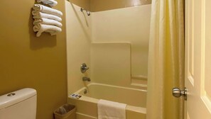 Shower, hair dryer, towels - Rama Inn Bells (Bells)