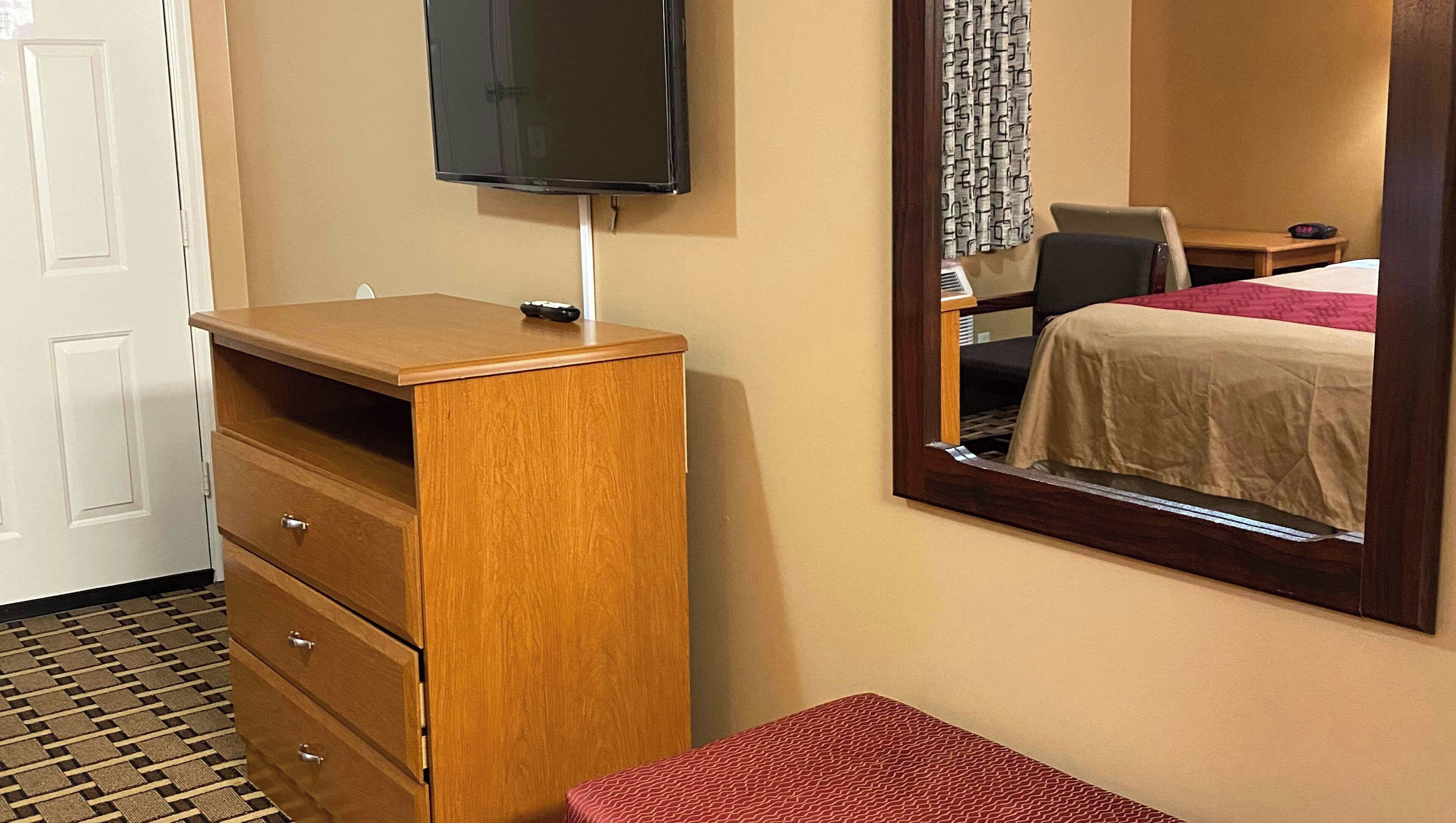 Comfort Room, 1 Queen Bed, Non Smoking, Refrigerator & Microwave | Desk, iron/ironing board, free WiFi, bed sheets