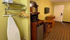 Schreibtisch, Bügeleisen/Bügelbrett, kostenloses WLAN, Bettwäsche