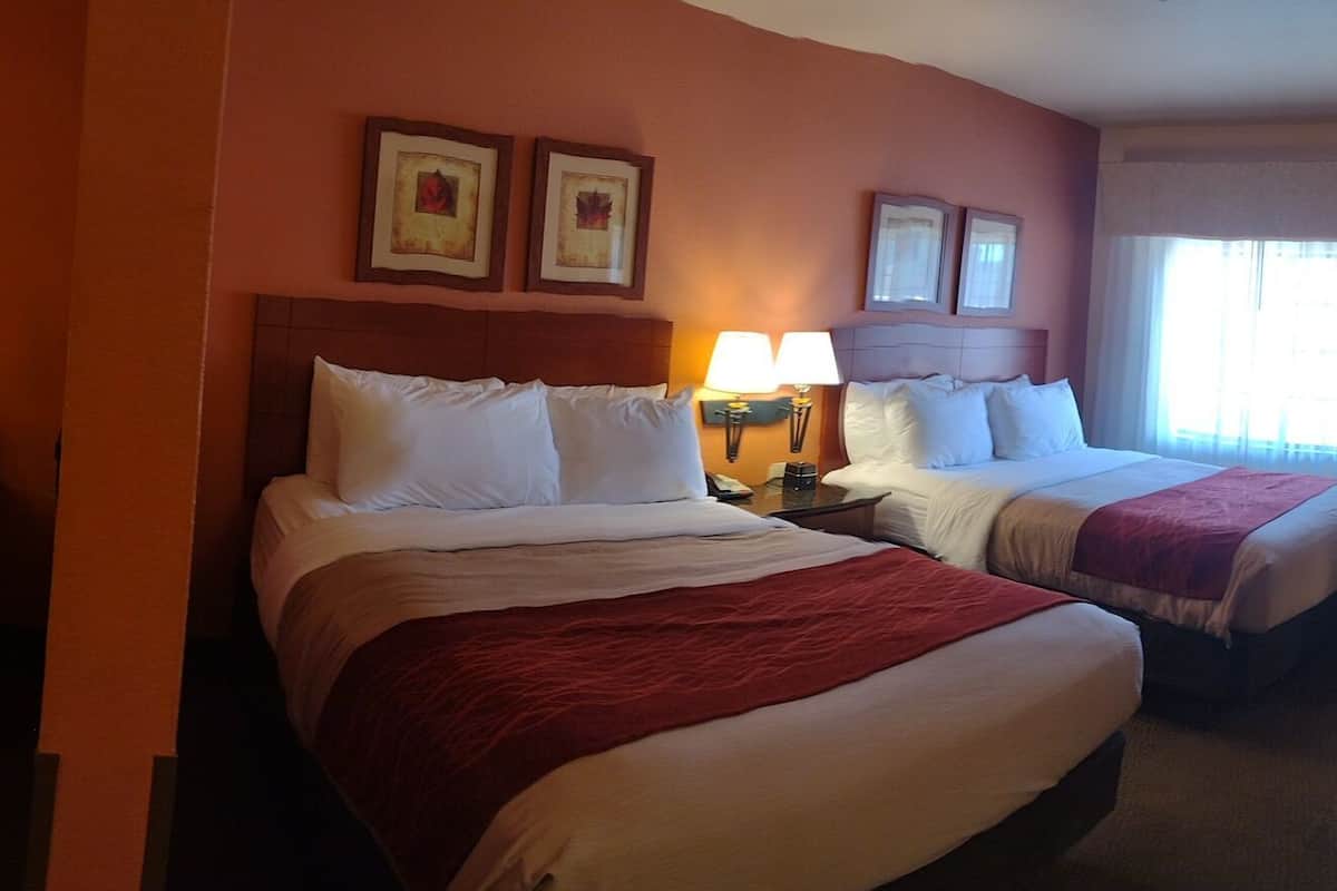 junior suite, non smoking | premium bedding, pillow-top beds, desk, laptop workspace