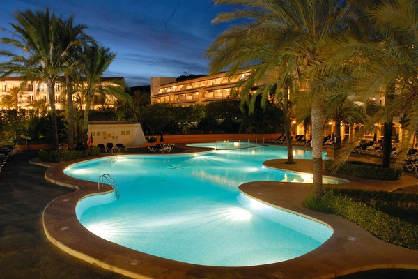 3 outdoor pools