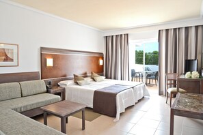In-room safe, desk, free cots/infant beds, free WiFi - FERGUS Club Font de Sa Cala Beach (Capdepera)