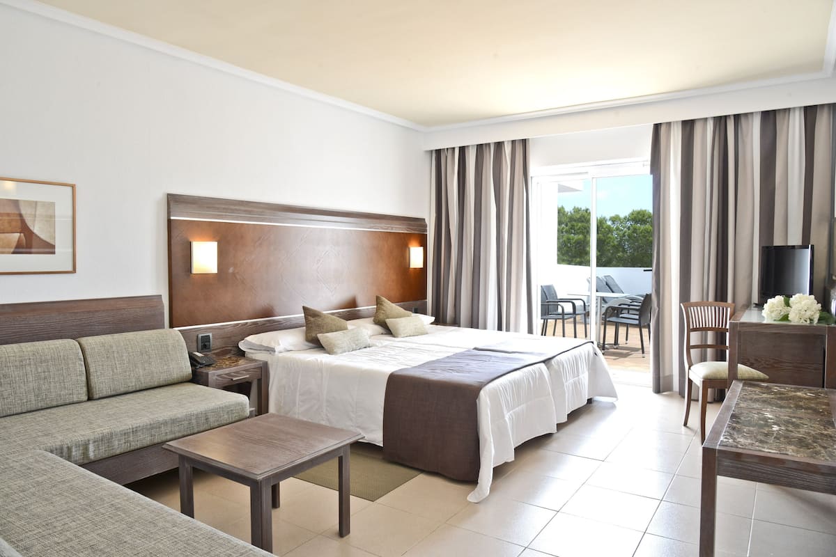 in-room safe, desk, free cots/infant beds, wifi