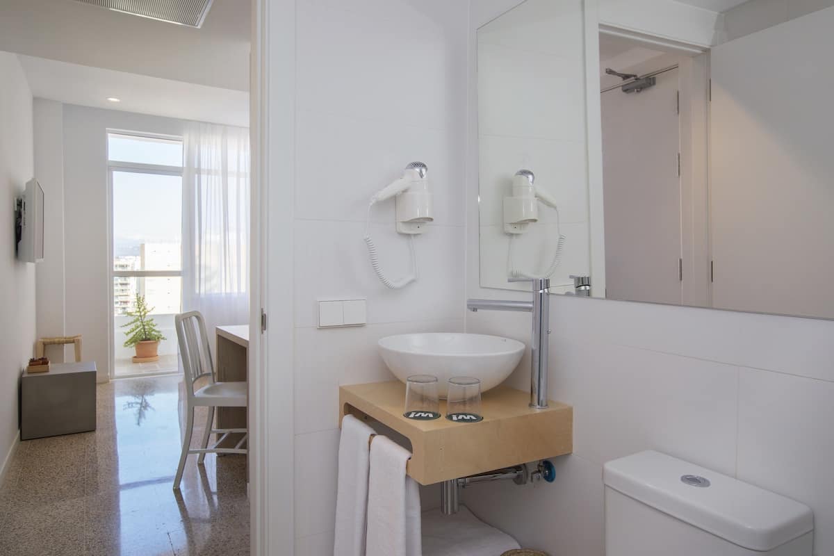 1 bedroom, in-room safe, desk, blackout curtains