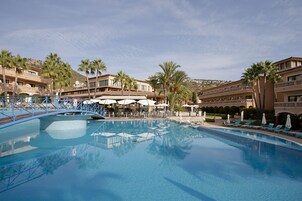 Indoor pool, 3 outdoor pools, pool umbrellas, sun loungers