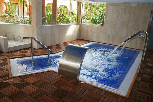 Baignoire à remous intérieure