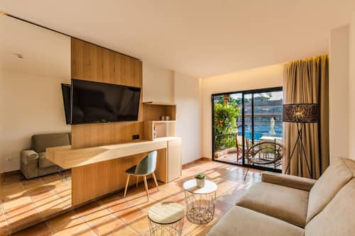 Deluxe Suite, Balcony (Spa access) | Living room