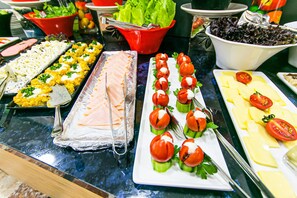 Breakfast buffet - Lara World Hotel (Antalya)
