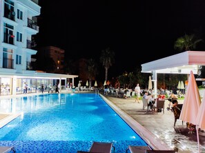 Outdoor pool, free cabanas, pool umbrellas - Lara World Hotel (Antalya)