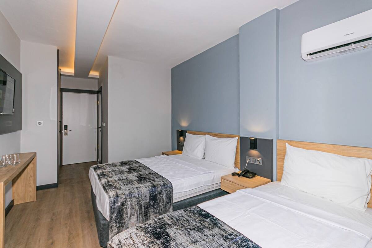 1 bedroom, free minibar items, in-room safe, laptop workspace