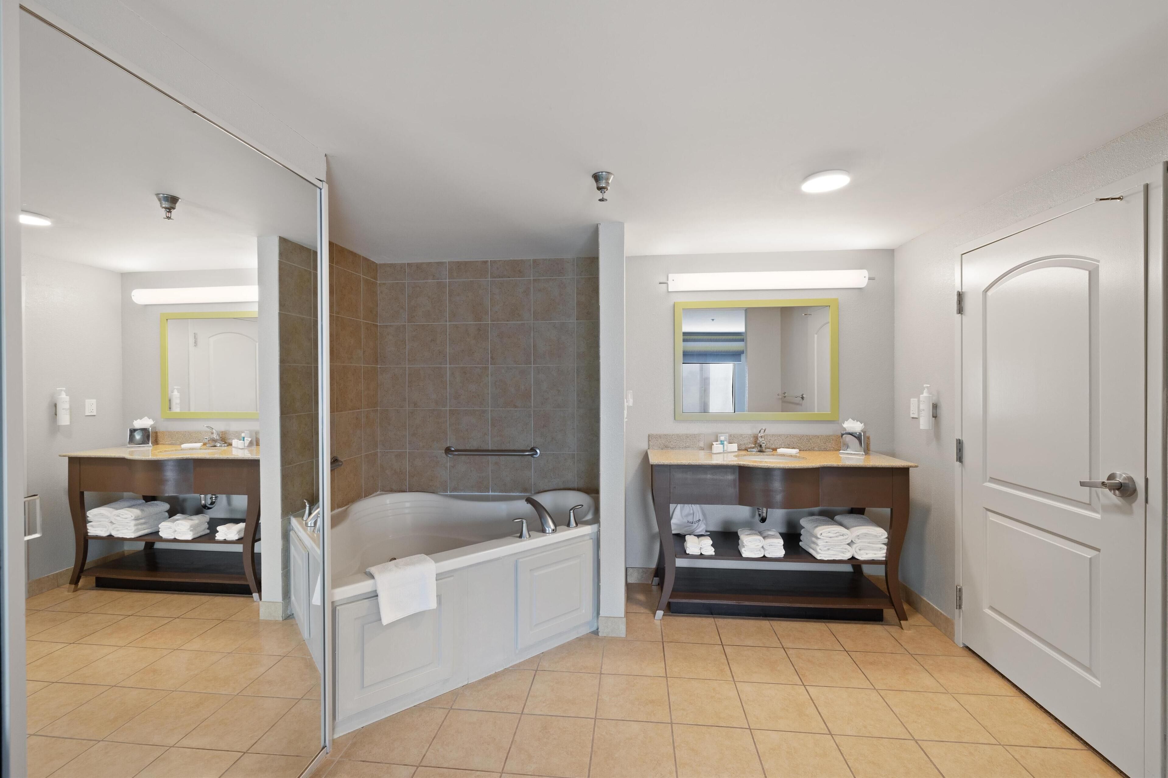 one king studio whirlpool non smoking | bathroom | free toiletries, hair dryer, towels, toilet paper