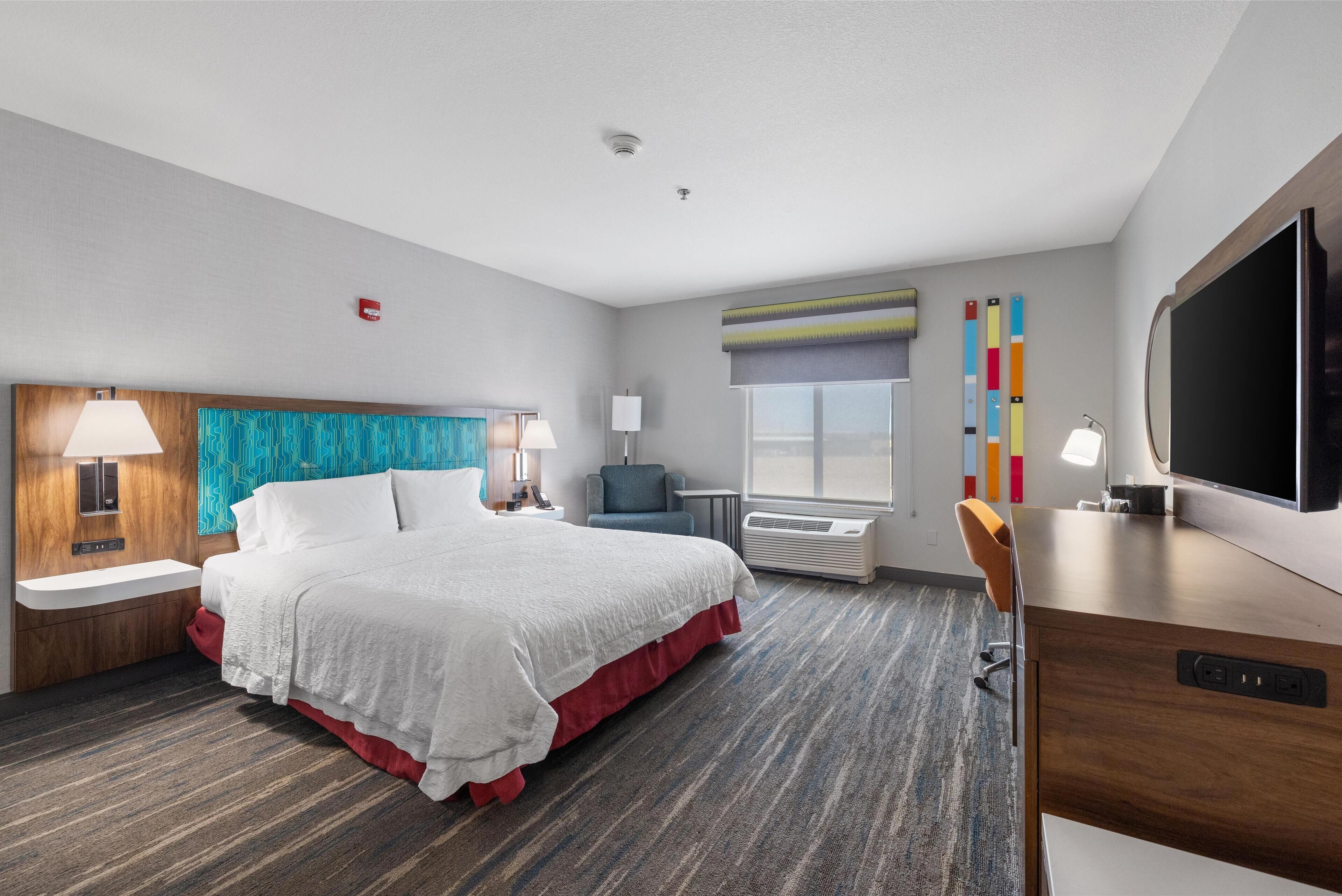 1 king bed, accessible, non smoking | pillow-top beds, blackout curtains, iron/ironing board