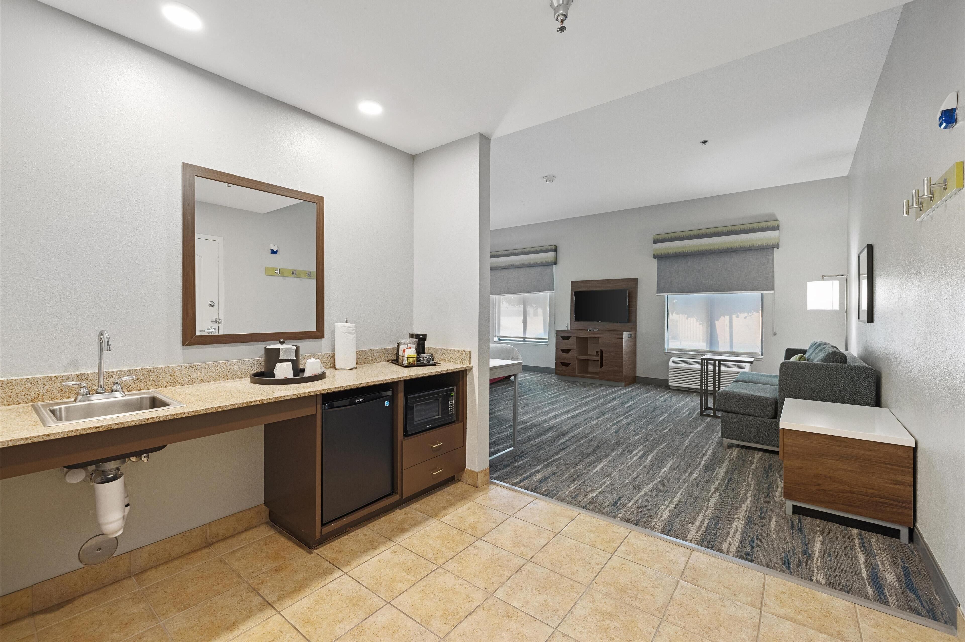 studio, accessible, non smoking | minibar