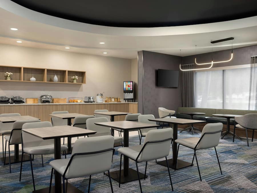 Buffet déjeuner gratuit tous les jours