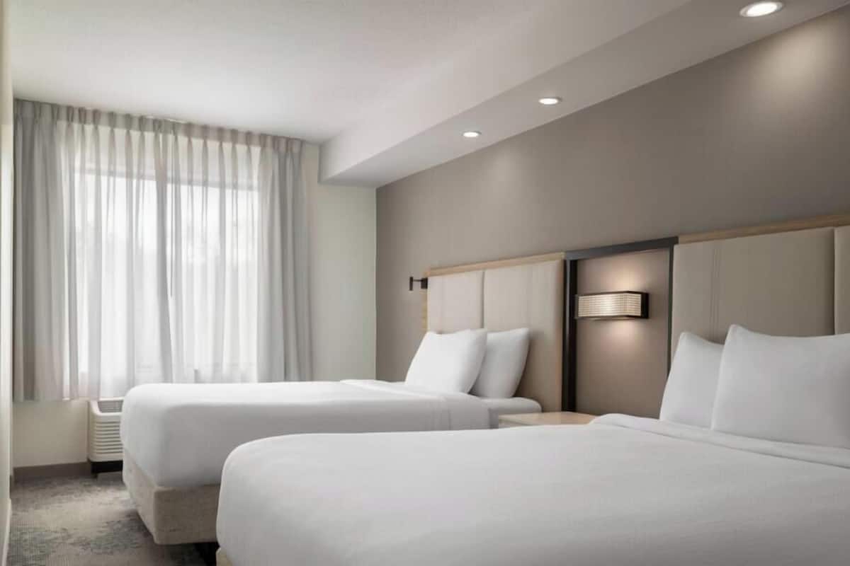1 habitación, ropa de cama hipoalergénica y escritorio