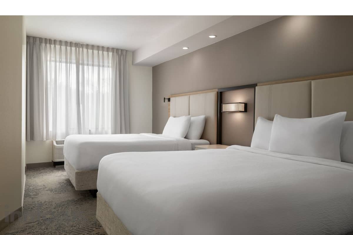 1 habitación, ropa de cama hipoalergénica y escritorio