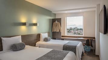 Escrivaninha, ferros/tábuas de passar roupa, Wi-Fi de cortesia