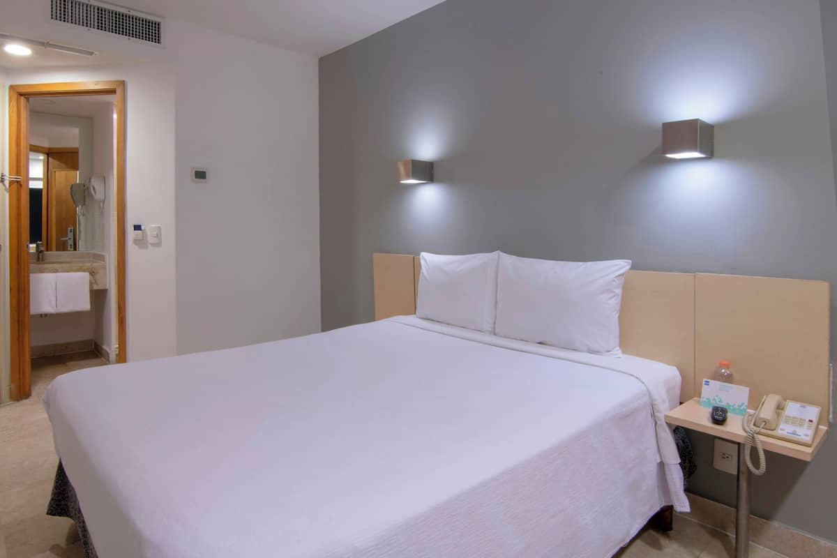 Superior Room, 1 Queen Bed | Desk, iron/ironing board (on request), free WiFi, bed sheets