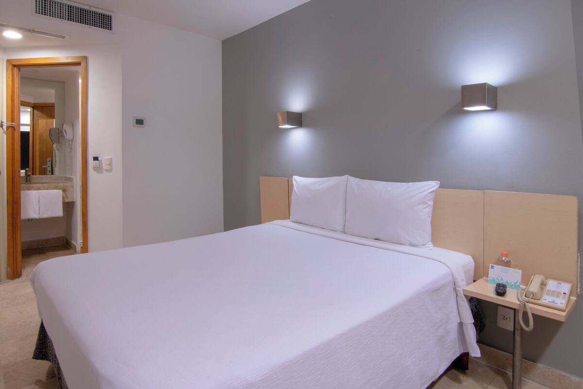 superior room, 1 queen bed | desk, iron/ironing board, free wifi, bed sheets