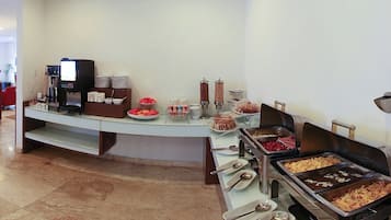 Café da manhã self-service grátis todos os dias