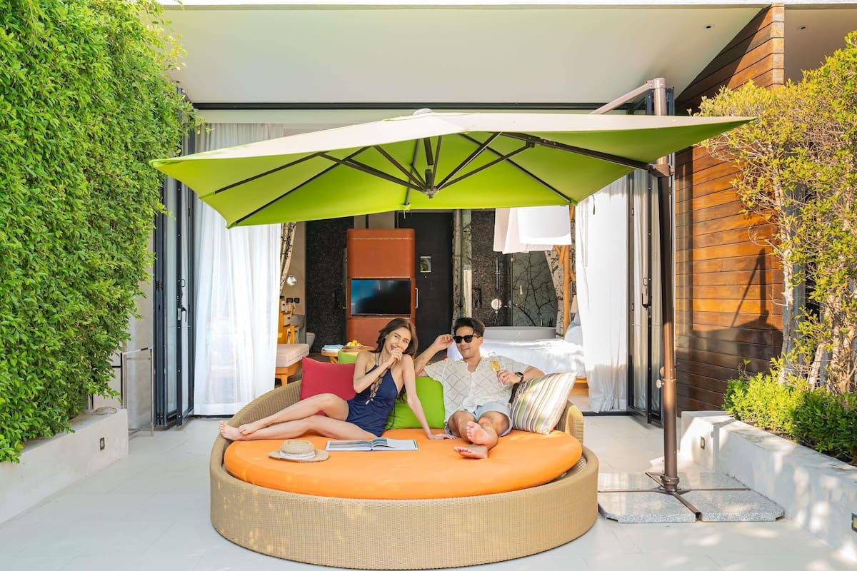 Signature, 1 King Bed, Pool Access (So lofty) | Ropa de cama de alta calidad y artículos del minibar gratis