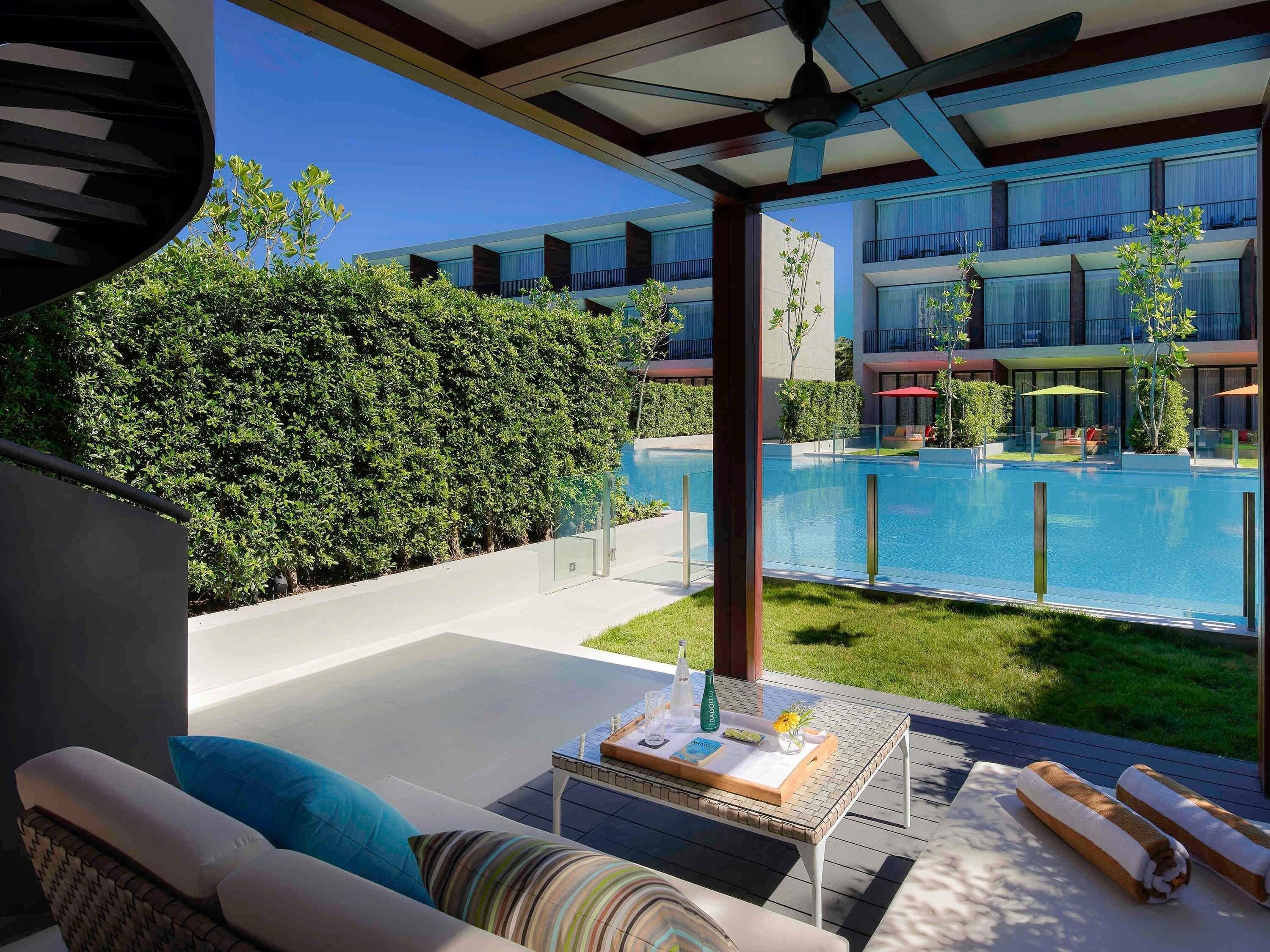 Signature Room, 1 King Bed, Pool Access (SO Comfy Pool Access)