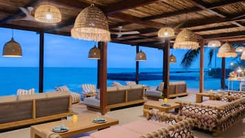 2 restaurants, breakfast, lunch, dinner served; Thai cuisine