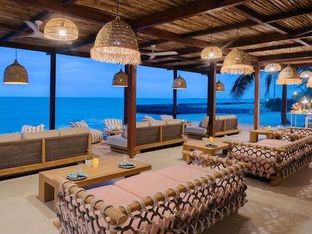 2 restaurants; breakfast, lunch, dinner and brunch served . SO/ Sofitel Hua Hin