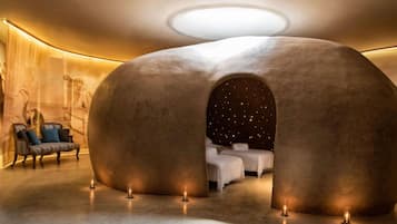 Behandelingskamers voor koppels, een bubbelbad, een stoombad