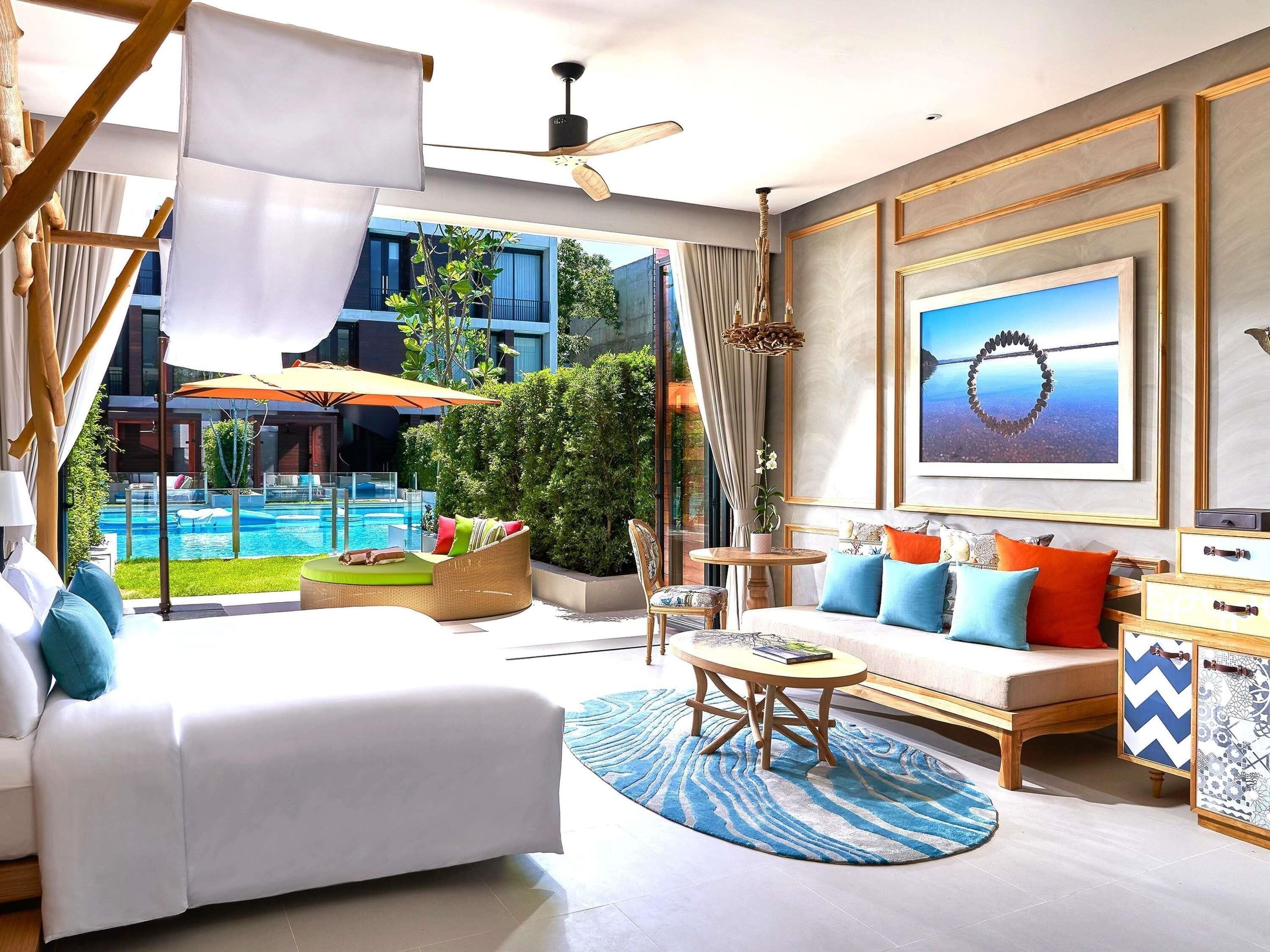 Signature, 1 King Bed, Pool Access (So lofty) | Premium bedding, free minibar items, in-room safe, desk