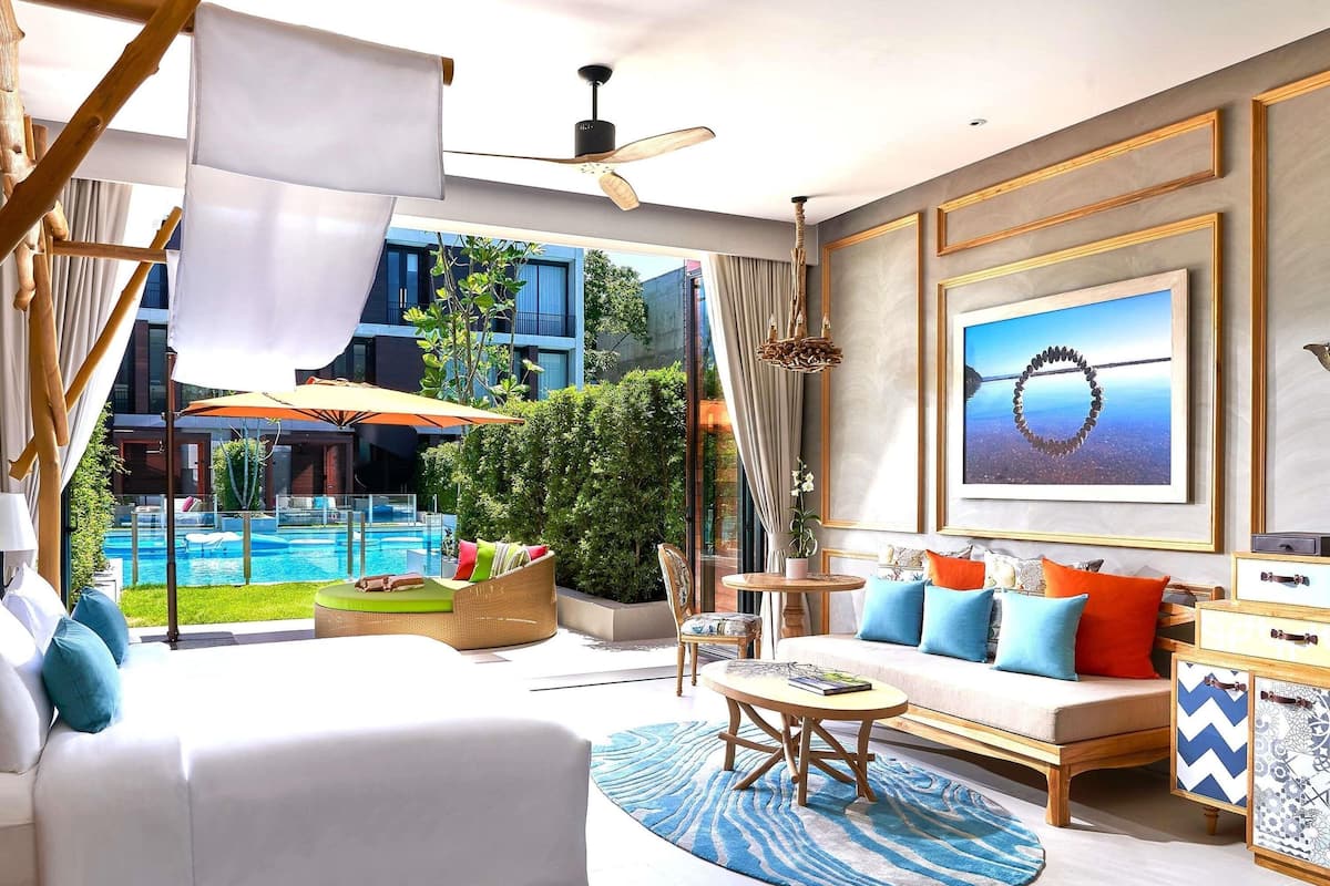 Signature, 1 King Bed, Pool Access (So lofty) | Premium bedding, free minibar items, in-room safe, desk