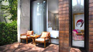 Premium bedding, free minibar items, in-room safe, desk