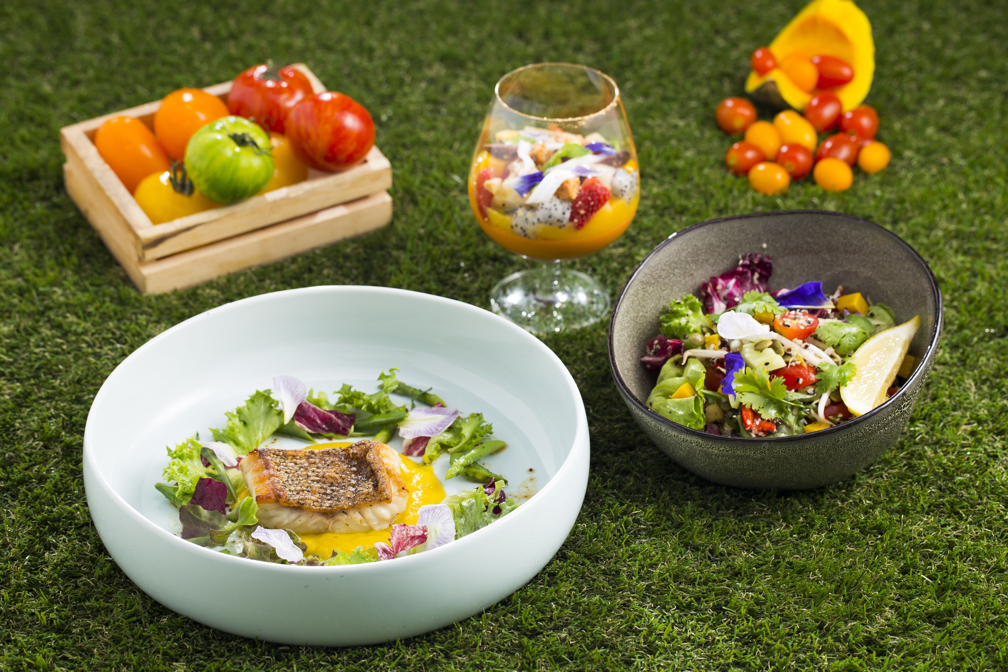 daily buffet breakfast (thb 680 per person)