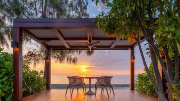 Premium bedding, free minibar items, in-room safe, desk