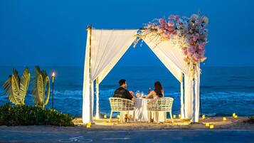 2 restaurants, breakfast, lunch, dinner served; Thai cuisine