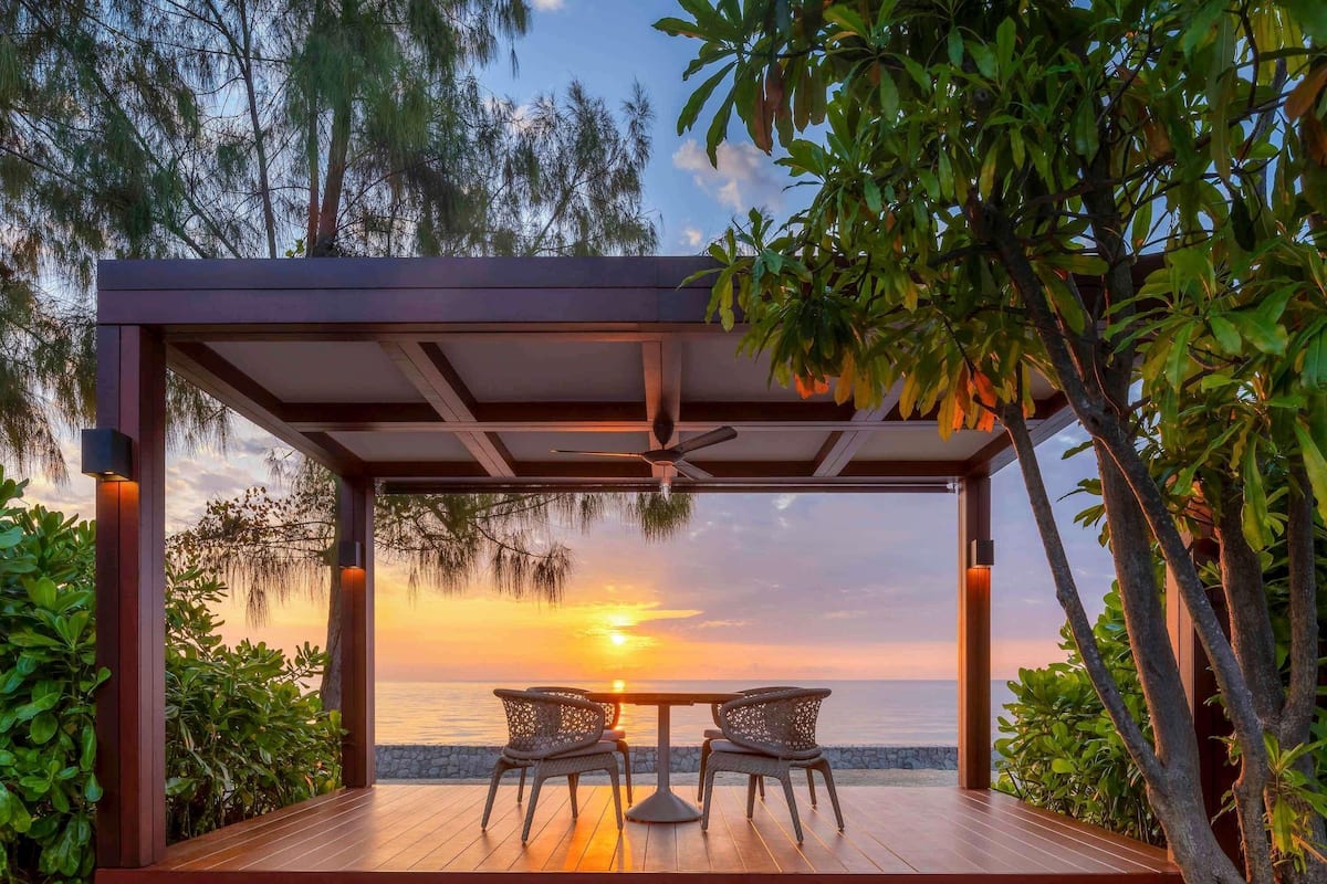 Villa, 2 Bedrooms, Beachfront, Private Pool | Ropa de cama de alta calidad y artículos del minibar gratis