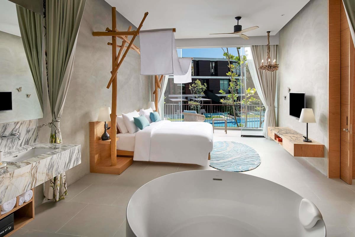 Suite familiar, varias camas, vista a la alberca | Ropa de cama de alta calidad y artículos del minibar gratis