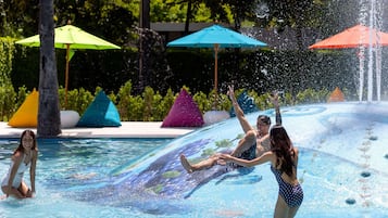 4 Außenpools, Cabañas (kostenlos), Sonnenschirme