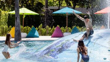 4 udendørs pools, gratis hytter, parasoller