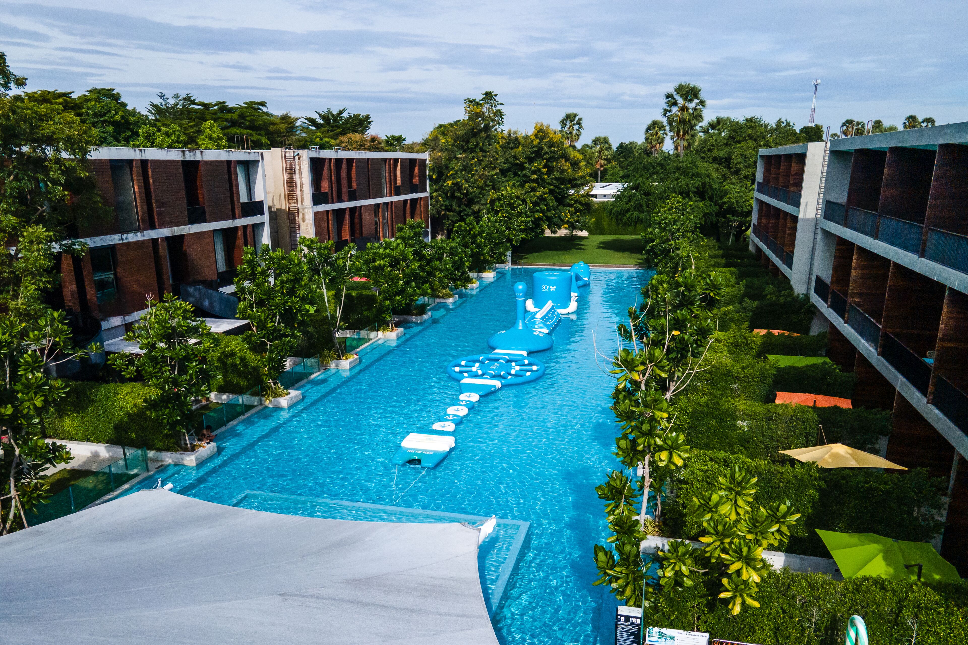 Hồ bơi ngoài trời