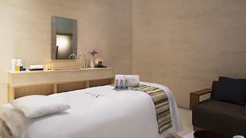 Couples treatment room(s), hot tub, steam room, body treatments