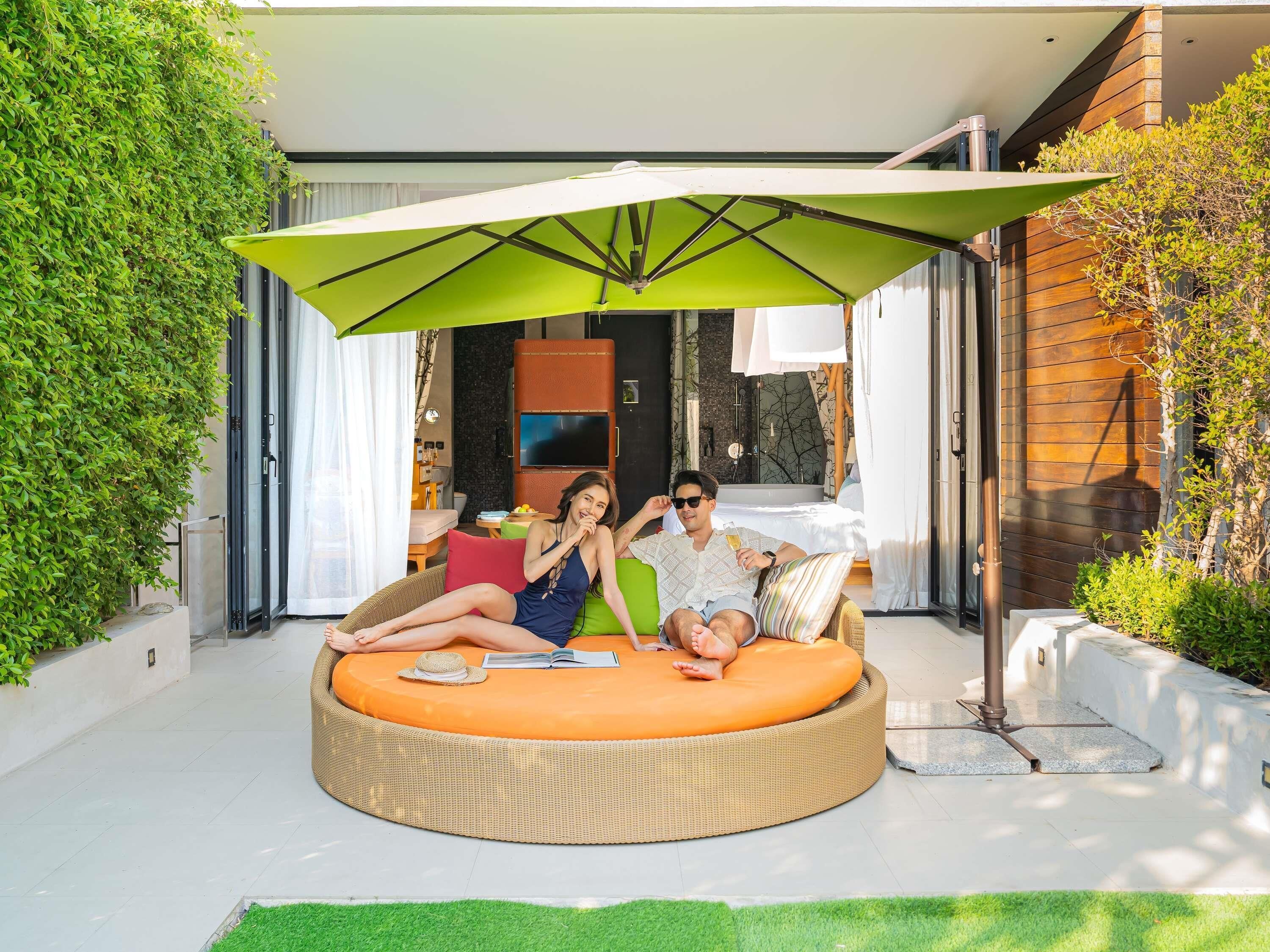 Signature, 1 King Bed, Pool Access (So lofty) | Premium bedding, free minibar items, in-room safe, desk